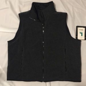 NWT. Reversible black vest. Large